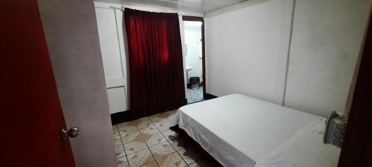 Tropical Dreams Hostel South End Buitenkant foto